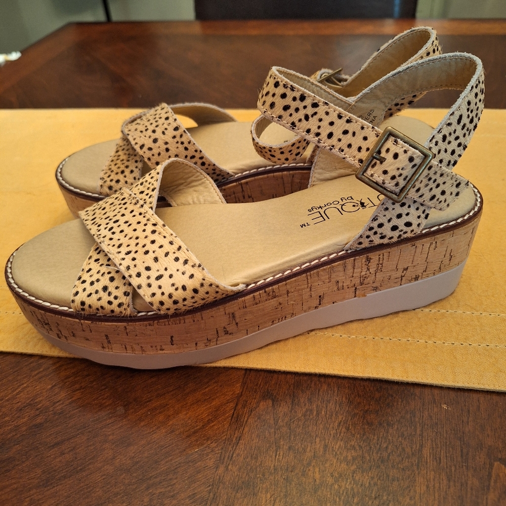 NWOT leather BOUTIQUE BY CORKYS furry platform flatform sandals si… - Picture 1 of 15